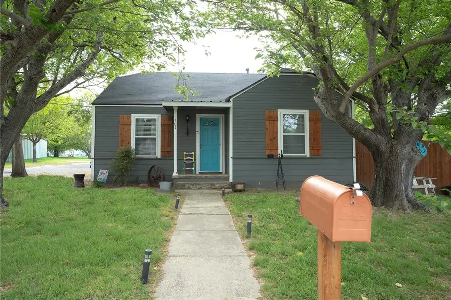 201 S Lane Street, Decatur, TX 76234