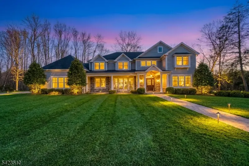 106 Koch Ln, Old Tappan Boro, NJ 07675