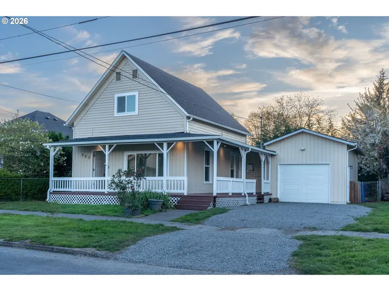 903 S 3RD AVE, Kelso, WA 98626