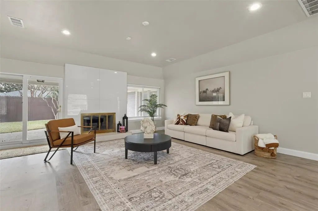 6350 Glennox Lane, Dallas, TX 75214