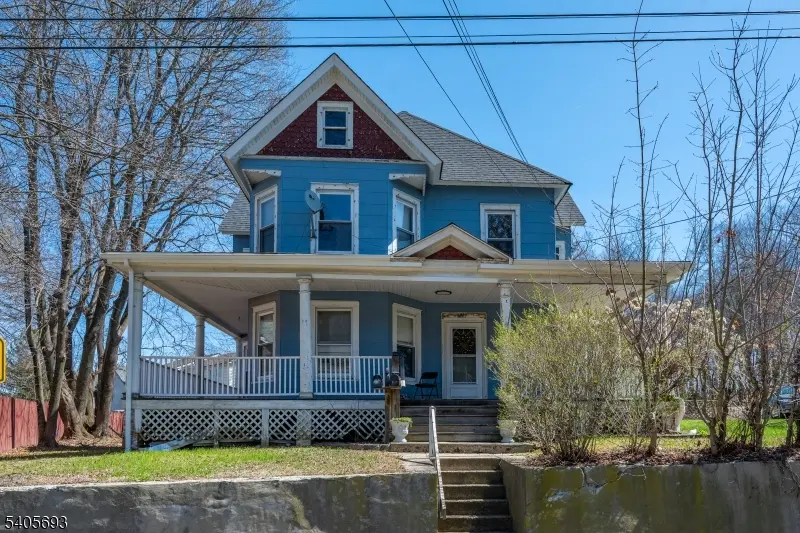 223 Main St, Newton Town, NJ 07860