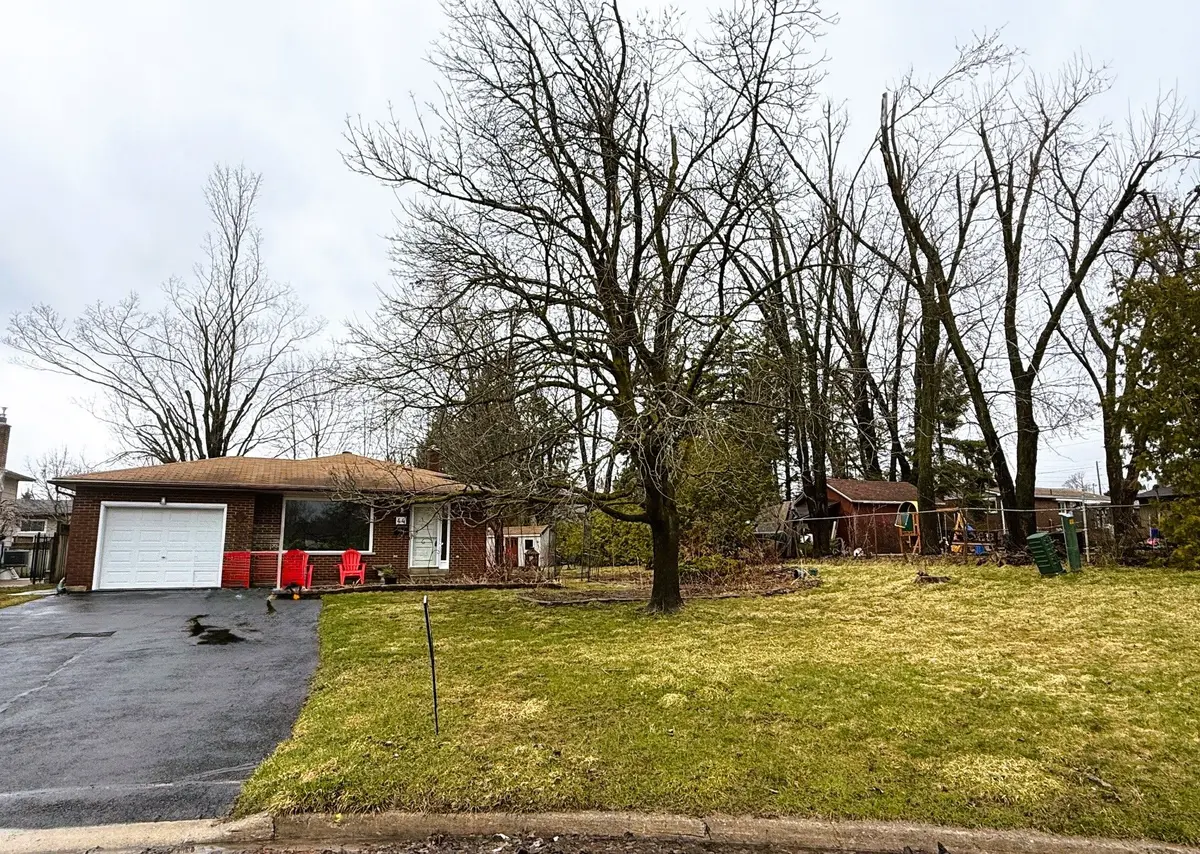 44 Belcourt AVE, Barrie, ON L4M 4E4