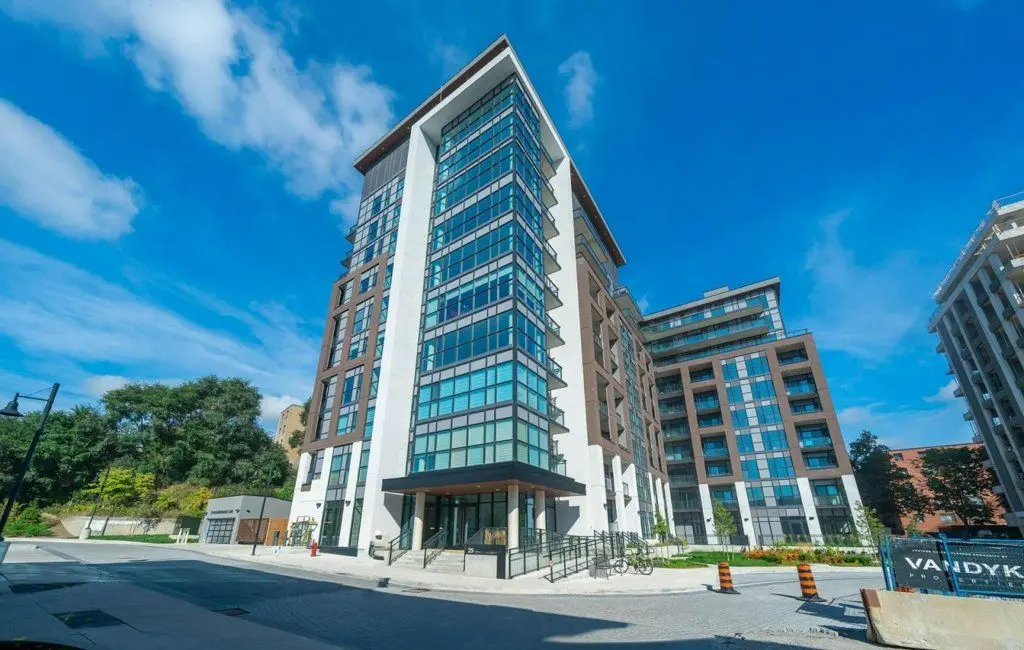 25 Neighbourhood LN #512, Toronto W07, ON M8Y 0C4