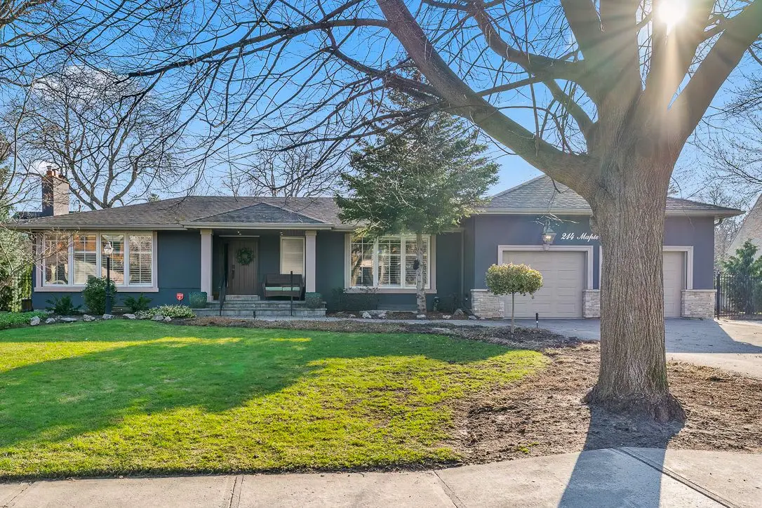 214 MAPLE GROVE DR, Oakville, ON L6J 4V3