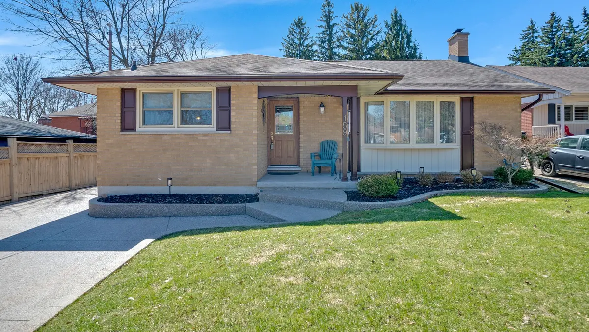 159 Elkington DR, Kitchener, ON N2B 1S1