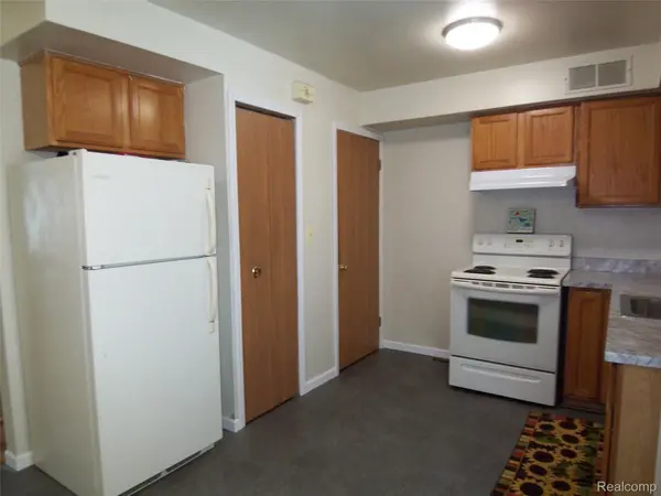 18708 Kendell CT, Clinton Charter Township, MI 48035