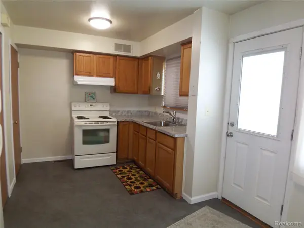 18708 Kendell CT, Clinton Charter Township, MI 48035