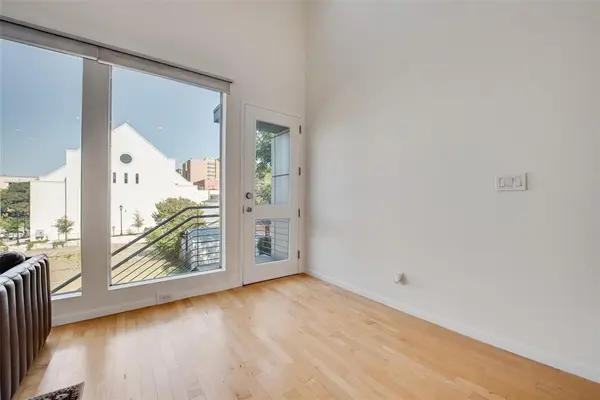 959 W Bluff Street #105, Fort Worth, TX 76102