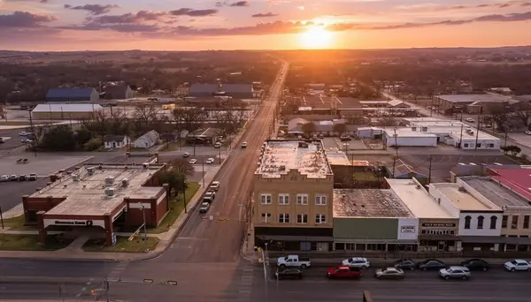 100 W Central Avenue, Comanche, TX 76442