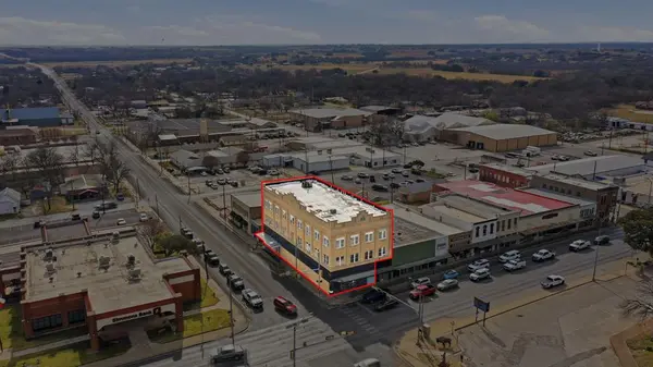 100 W Central Avenue, Comanche, TX 76442