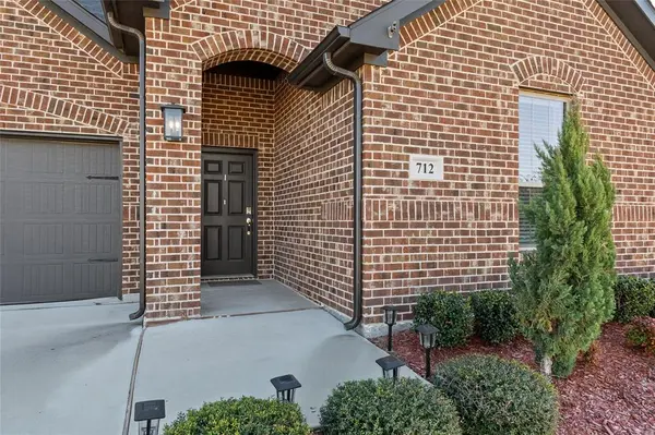 712 Hackamore Street, White Settlement, TX 76108