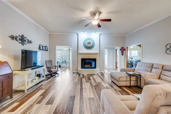 803 Twin Creek Drive, Mansfield, TX 76063