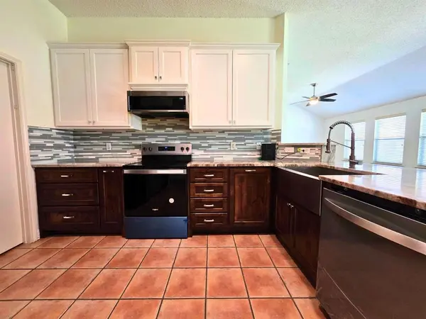 304 E Clover Park Drive, Fort Worth, TX 76140