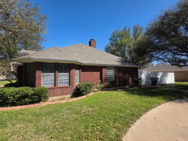 1404 Roanoake Drive, Graham, TX 76450