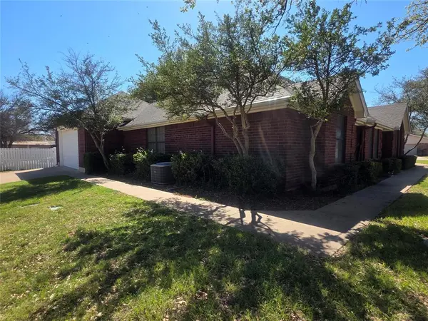 1404 Roanoake Drive, Graham, TX 76450