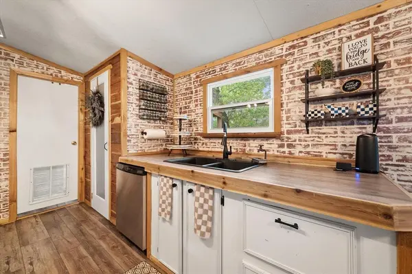 379 FCR #161, Streetman, TX 75859