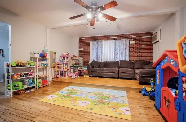 390 Forest St, Kearny Town, NJ 07032