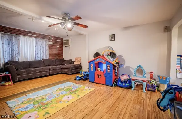 390 Forest St, Kearny Town, NJ 07032