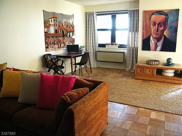 7855 Boulevard East #11F, North Bergen Twp., NJ 07047