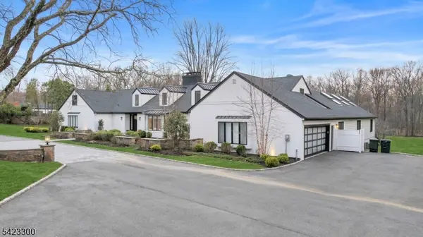 16 E Greenbrook Rd, North Caldwell Boro, NJ 07006