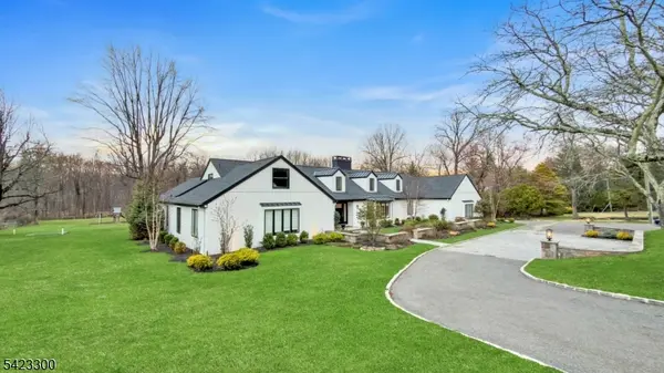 16 E Greenbrook Rd, North Caldwell Boro, NJ 07006