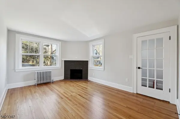 50 Center St, Chatham Boro, NJ 07928