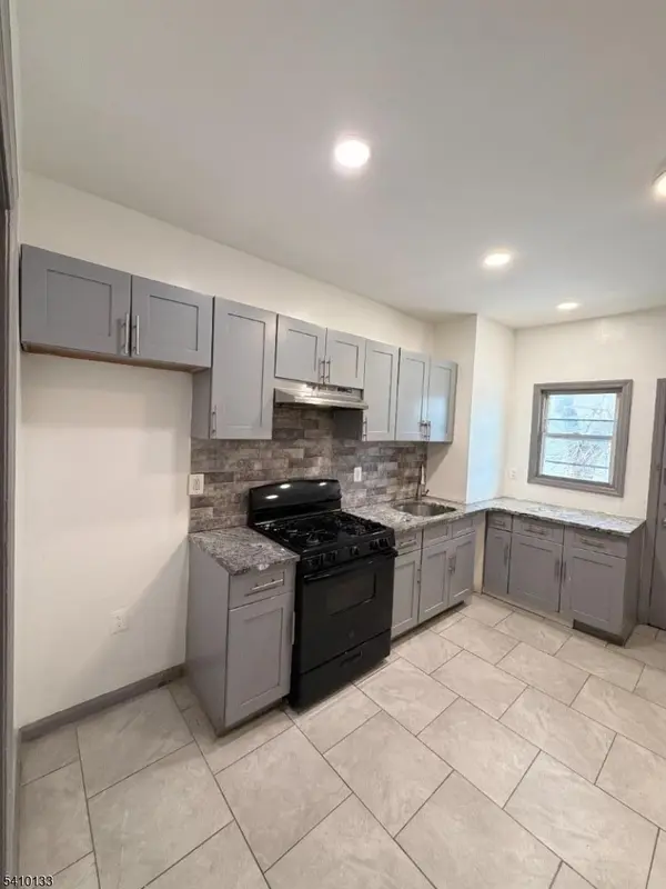 133 Mallory Ave, Jersey City, NJ 07304