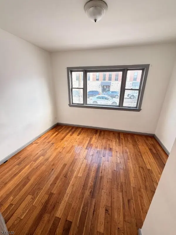 133 Mallory Ave, Jersey City, NJ 07304