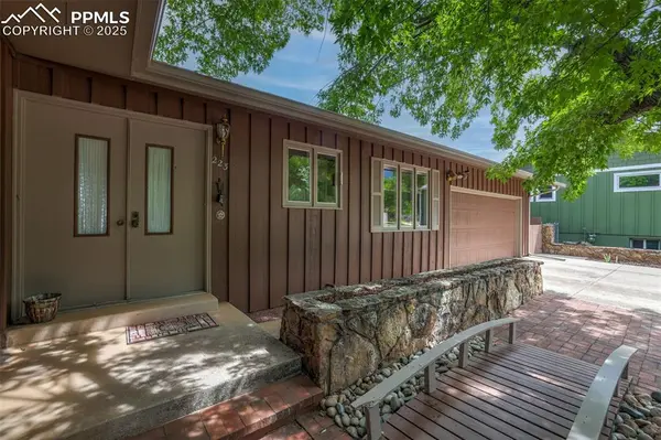 223 Crystal Hills BLVD, Manitou Springs, CO 80829