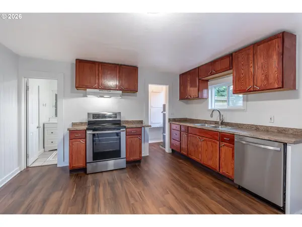 903 S 3RD AVE, Kelso, WA 98626