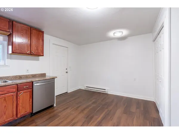 903 S 3RD AVE, Kelso, WA 98626