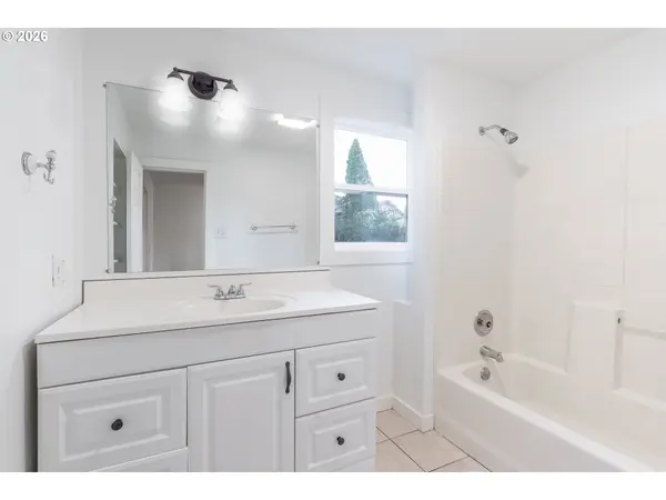 903 S 3RD AVE, Kelso, WA 98626