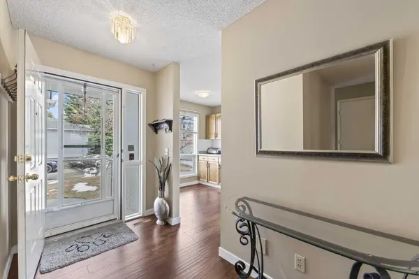 24 Deer Ridge Close SE, Calgary, AB T2J 7C2