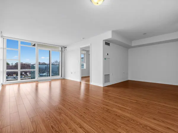 3830 Bathurst ST #512, Toronto C06, ON M3H 6C5