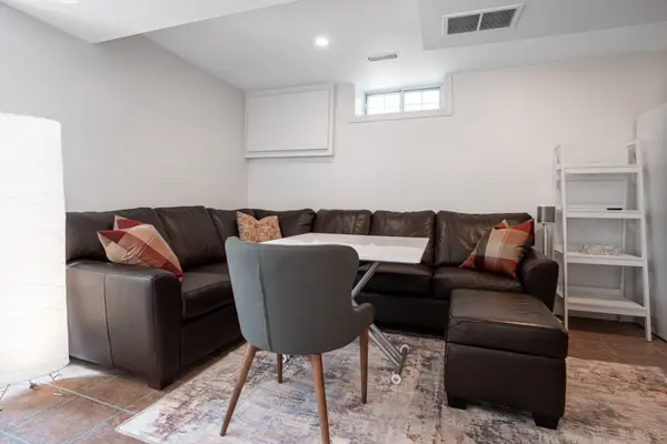 559 Delaware AVE N #Lower, Toronto C02, ON M6H 2V3