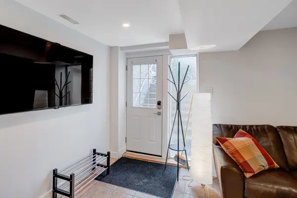 559 Delaware AVE N #Lower, Toronto C02, ON M6H 2V3