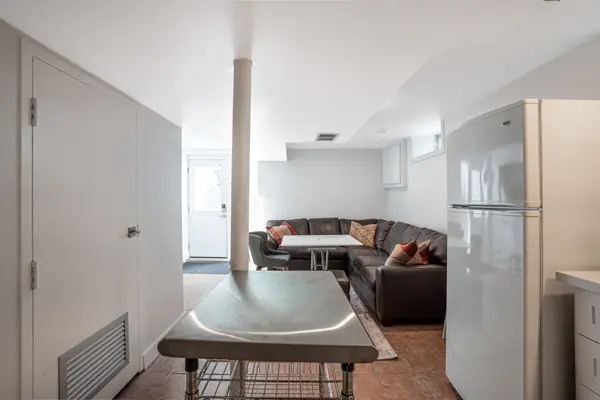 559 Delaware AVE N #Lower, Toronto C02, ON M6H 2V3