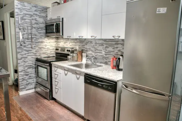 150 Sudbury ST #1806, Toronto C01, ON M6J 3S8