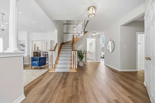 467 Oakwood DR, Pickering, ON L1W 2M8