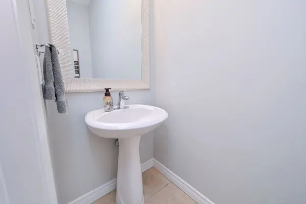 10 Fisher DR, Adjala-tosorontio, ON L0M 1J0