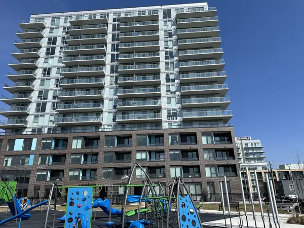 185 Deerfield RD #1404, Newmarket, ON L3Y 0G7