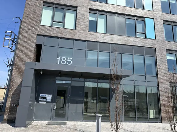 185 Deerfield RD #1404, Newmarket, ON L3Y 0G7