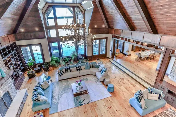 66 Scotch Valley DR, King, ON L7B 1L9