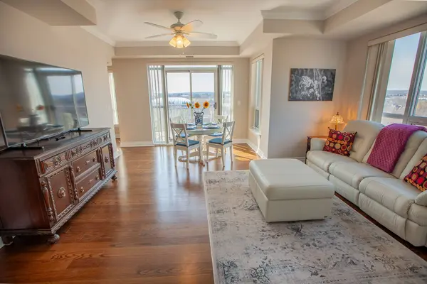 180 John West WAY #413, Aurora, ON L4G 0R3