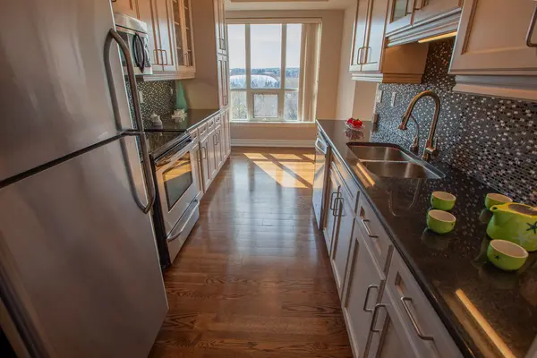 180 John West WAY #413, Aurora, ON L4G 0R3