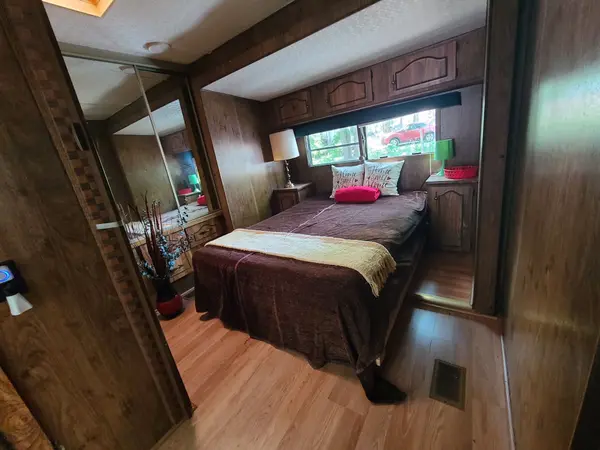 105 Horseshoe CIR, Georgina, ON L0E 1N0