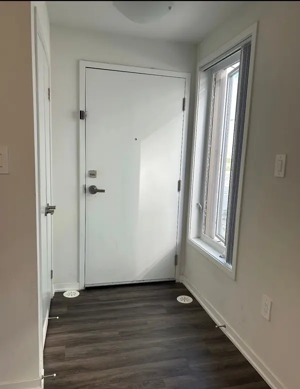 39 Honeycrisp CRES #93, Vaughan, ON L4K 0N6