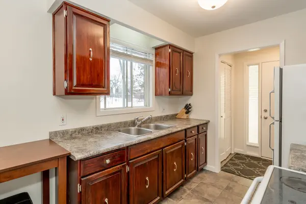 44 Belcourt AVE, Barrie, ON L4M 4E4