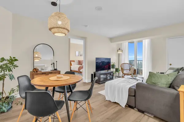 75 Ellen ST #811, Barrie, ON L4N 7R6