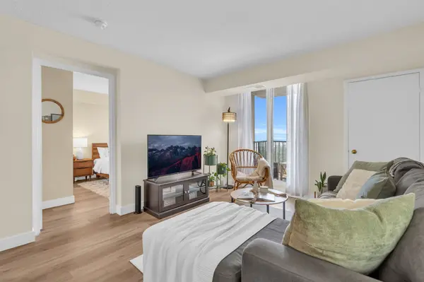 75 Ellen ST #811, Barrie, ON L4N 7R6